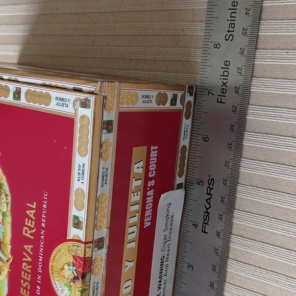 Romeo Y Julieta Empty Wood Cigar Box - Picture 8 of 10